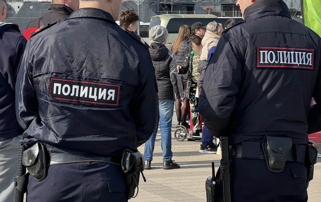В Ростове полицейские по ориентировке задержали машину с оружием