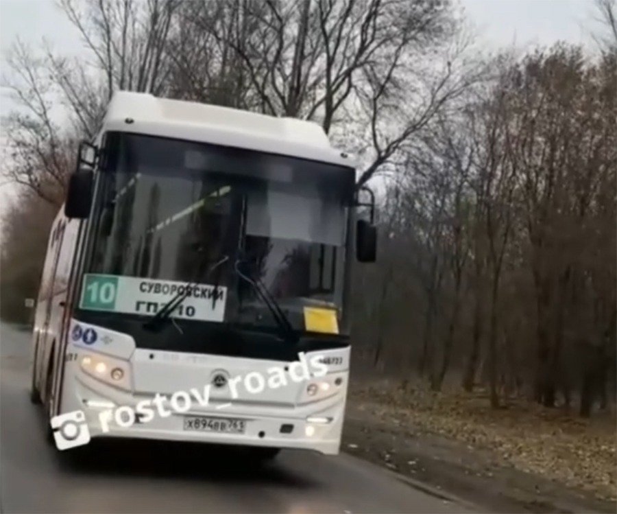 «Самый умный» водитель автобуса в Ростове катался по встречке и устроил пробку