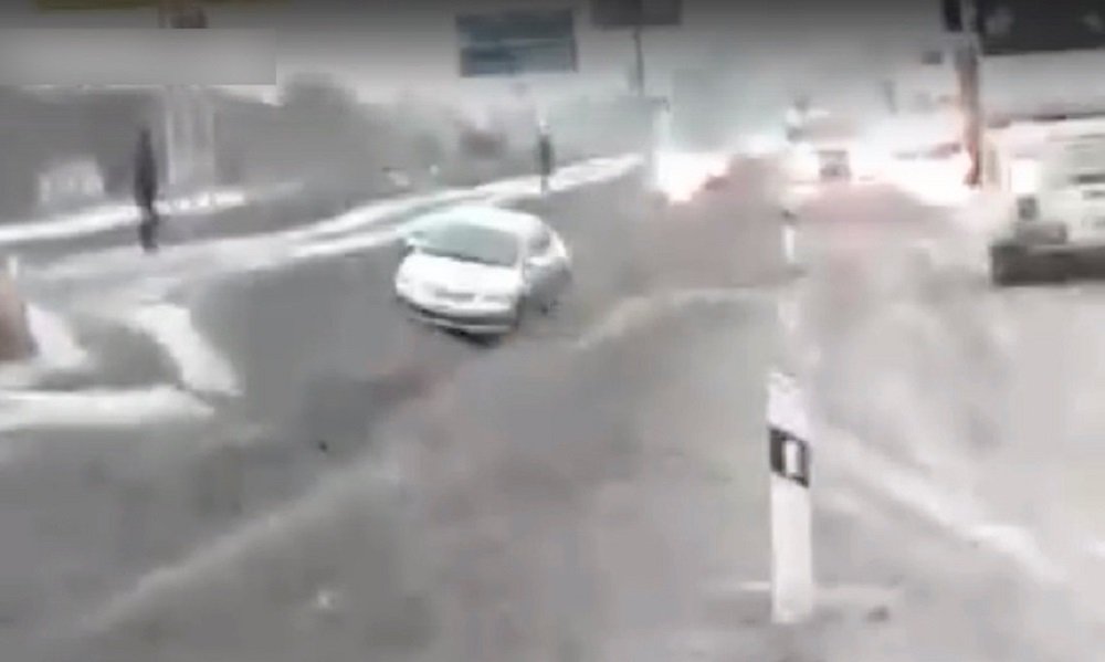 Машины пачками бьются и летят в кюветы: Массовые аварии на ледяных дорогах под Ростовом попали на видео