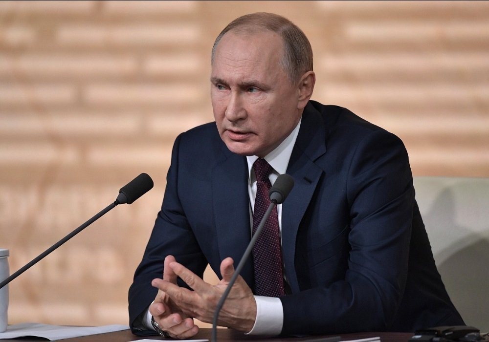 Закон о лишении свободы за клевету в интернете подписал Путин