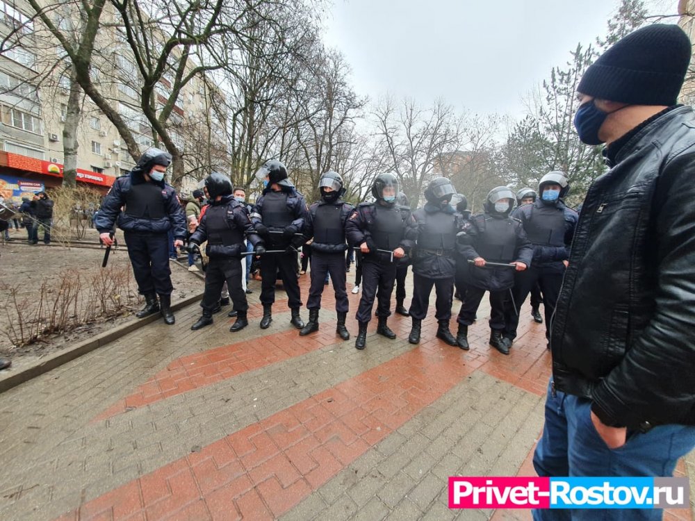 Немой россиянин получил штраф за скандирование лозунгов на протестной акции