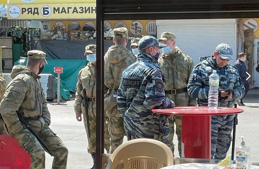 Оцепленные под Ростовом рынки официально закрыл суд, продавцам запретили собираться