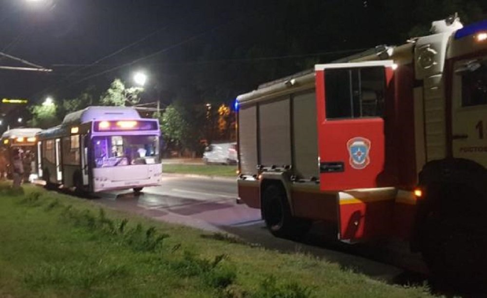 В Ростове-на-Дону на Таганрогской загорелся пассажирский автобус №65