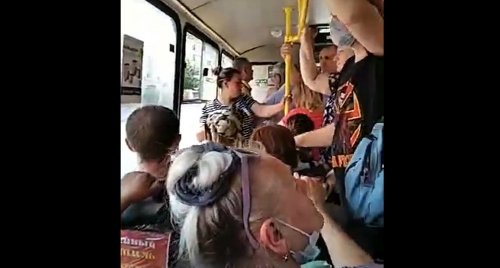 Ад в ростовском автобусе пассажиры сняли на видео