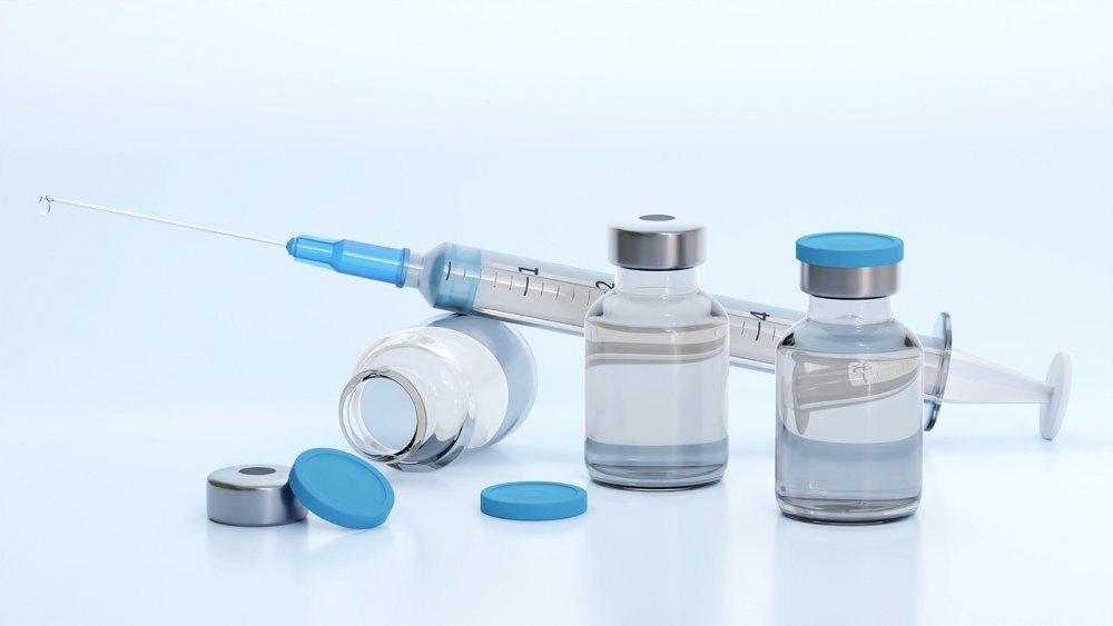 Гинцбург заявил о стерильном иммунитете у применивших назальную вакцину от COVID-19