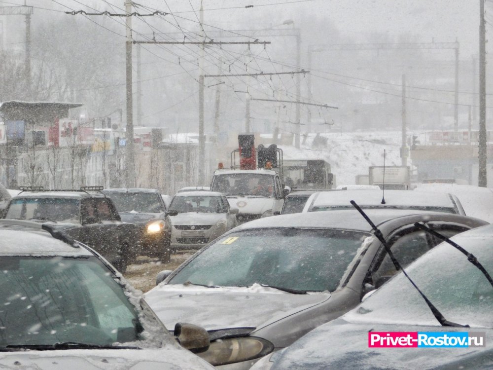 Из-за снегопада в Ростове пробки достигли максимальных 10 баллов 28 декабря