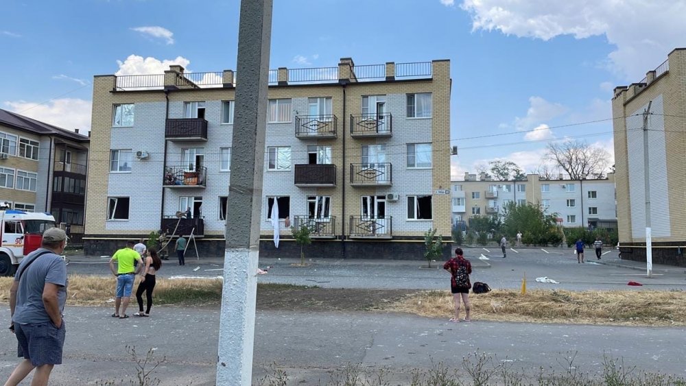 Появились фотографии с места взрыва дома днем 4 июля в Таганроге