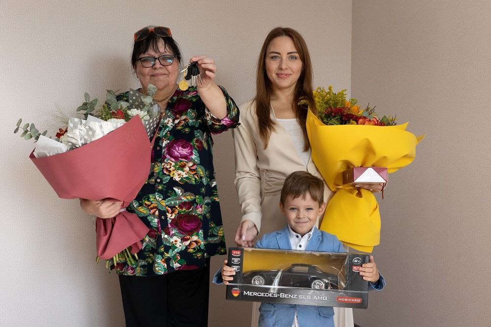 Ростовская семья, как и обещал Алексей Логвиненко, отпраздновала новоселье в День города