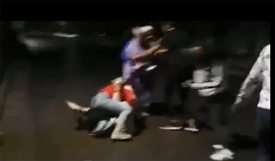 Полиция в Таганроге проверит видео, нападения женщины на подростка на детской площадке