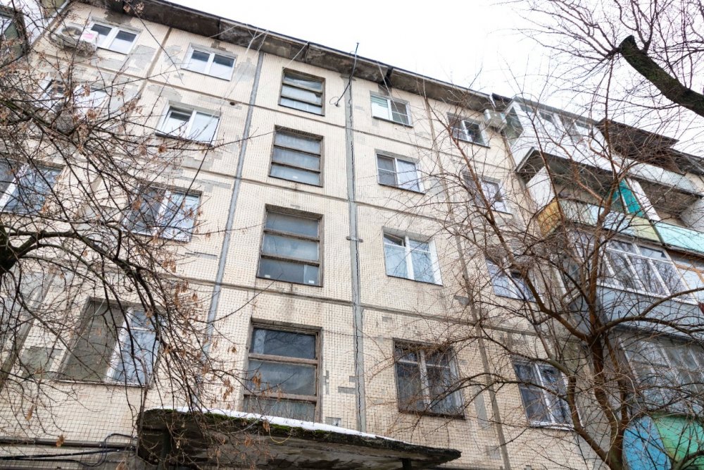 Бывшие жильцы треснувшего дома в пер. Кривошлыковском, 4 рассказали как проходят выплаты за их квартиры