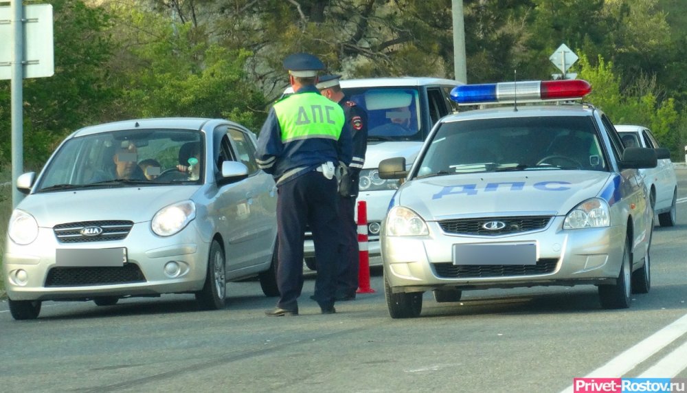 Источник заявил, что полиция в Ростовской области усилит патрули и проверки на дорогах