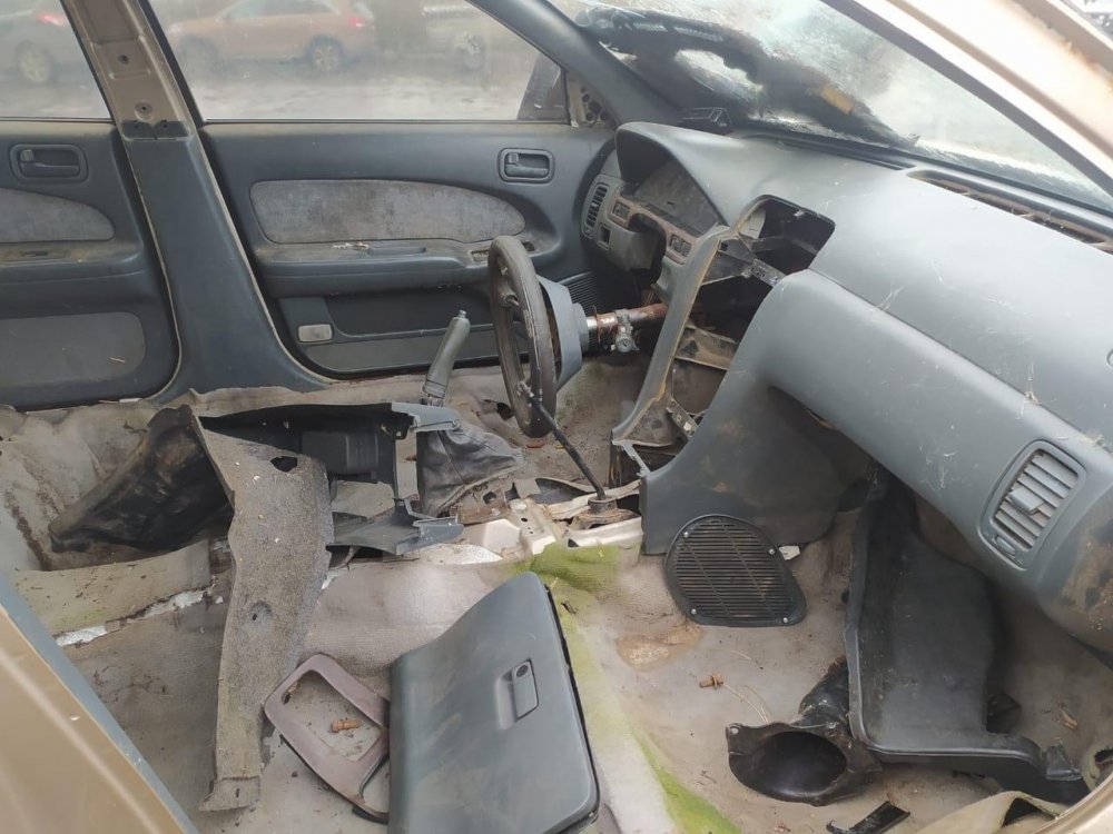 В Ростовской области на границе с ЛНР неизвестные разобрали машину отца девятерых детей