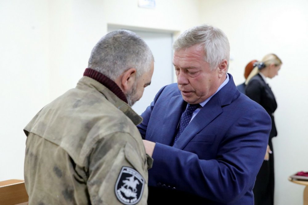 Губернатор Ростовской области Голубев наградил засекреченного героя СВО в октябре