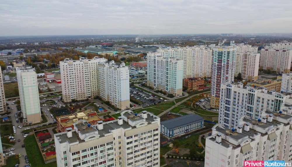 Молодой мужчина погиб при падении из многоэтажки на улице Жданова в Ростове днем 11 ноября