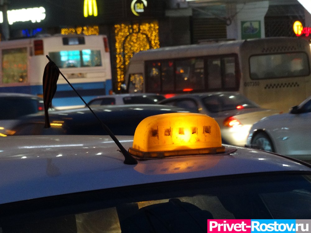 Операторы такси в два раза взвинтили цены на услуги в Ростове-на-Дону утром и днем 17 ноября