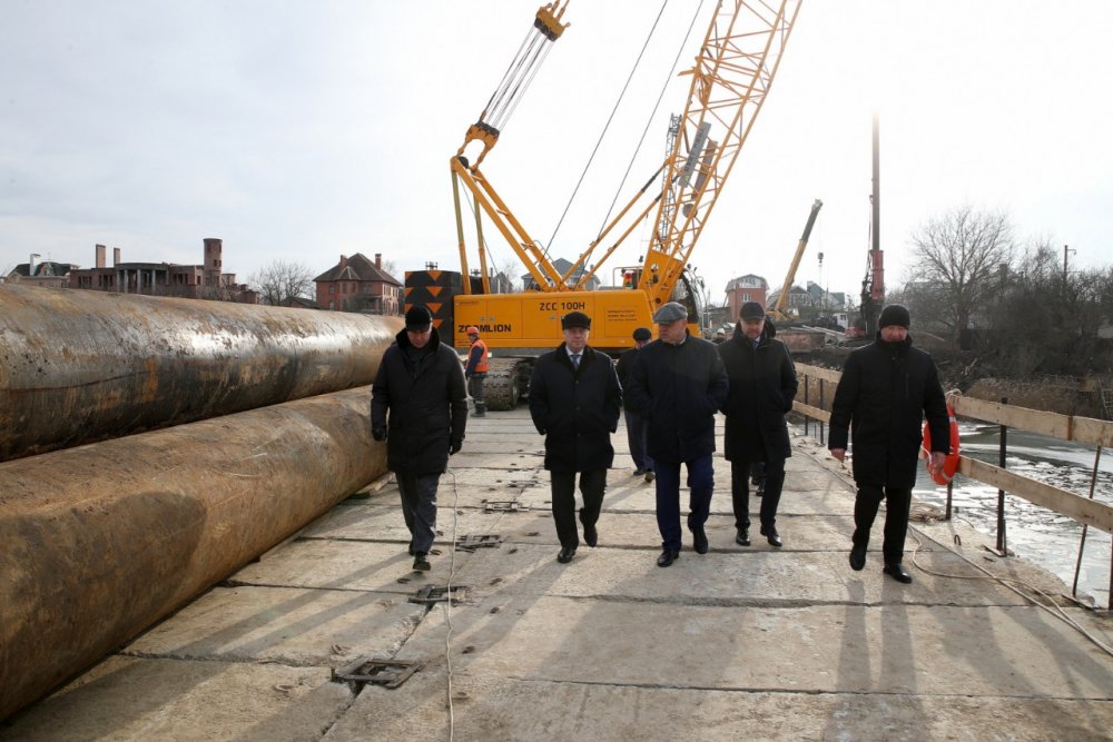 Реконструкция аварийной дамбы через Ростовское море задерживается из-за нехватки денег в 2022 году