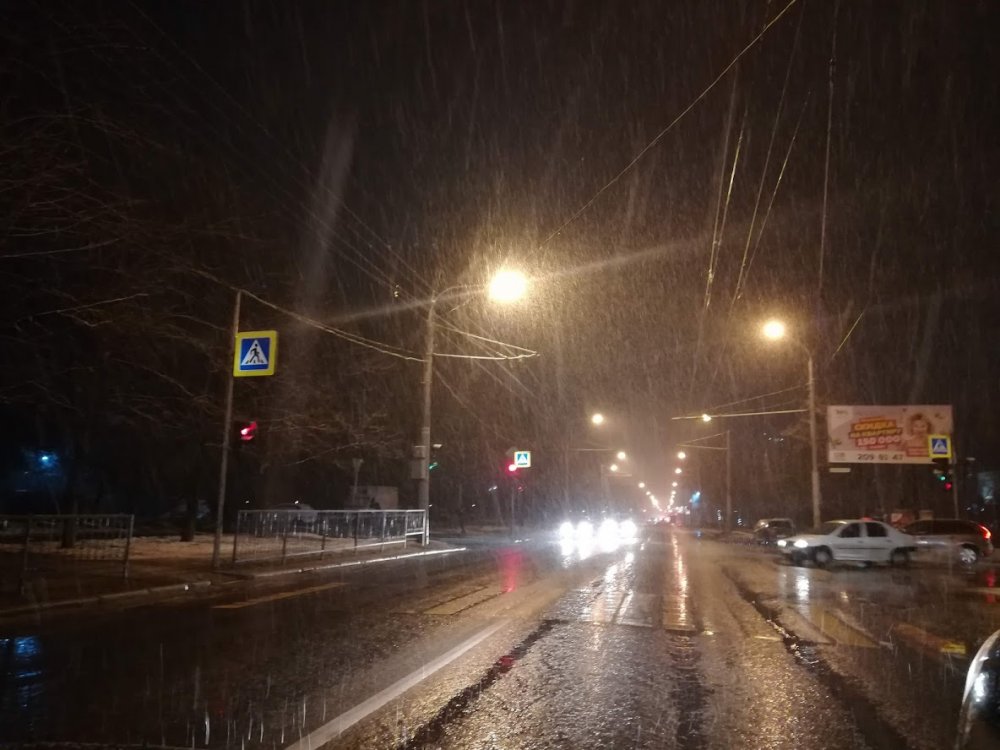 В Ростовской области водителей призвали воздержаться от дальних поездок из-за гололеда днем 14 декабря