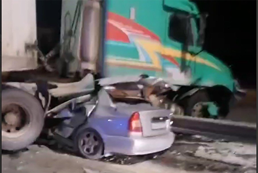 В Ростовской области из-за массовой аварии с погибшим полностью перекрыли трассу М-4 «Дон»