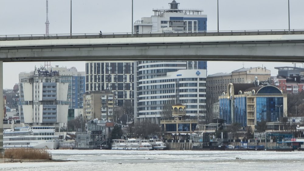 Суровый правый берег Дона в Ростове зимой