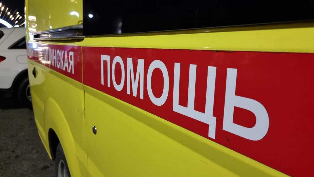 В Ростове-на-Дону прямо на остановке «Лесная школа» скончалась женщина днем 8 апреля