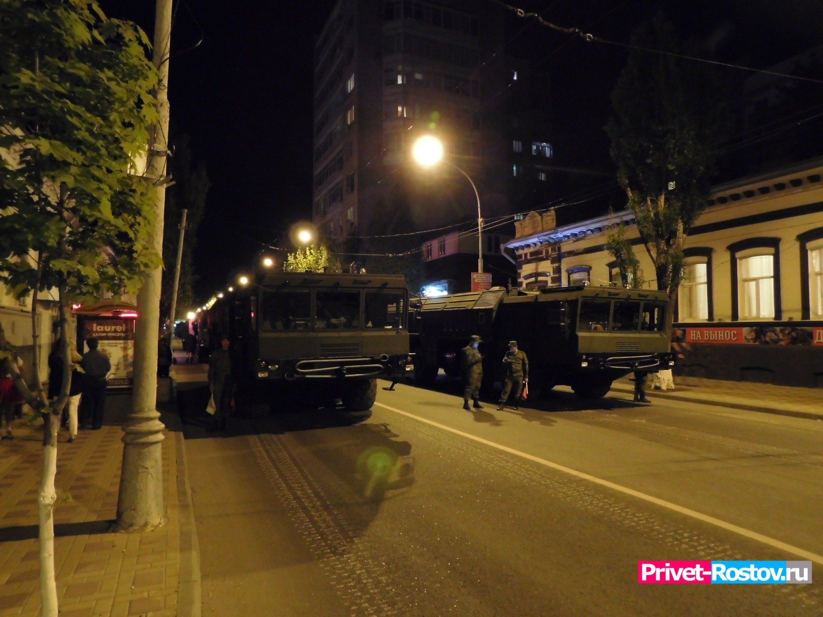 Тяжелая военная техника замечена на улицах в Ростове-на-Дону