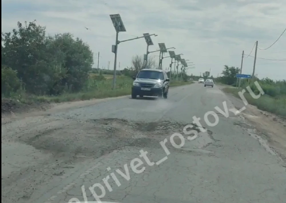 Дорога в хутор Рогожкино в Ростовской области забыта властями: обещанный ремонт так и не был проведен