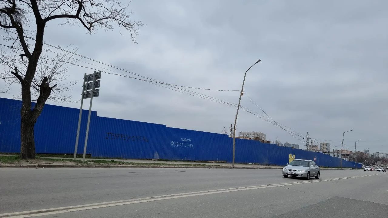 На просп. Театральном в Ростове хотят построить комплекс из ЖК с образовательным центром и паркингом