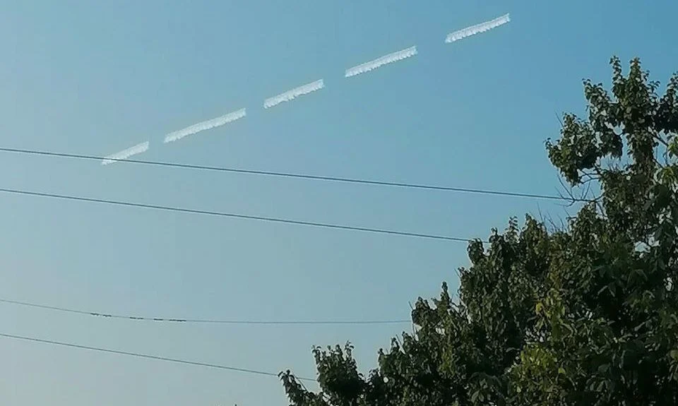 В сети распространяют фото со странными пунктирными следами в небе над Ростовом