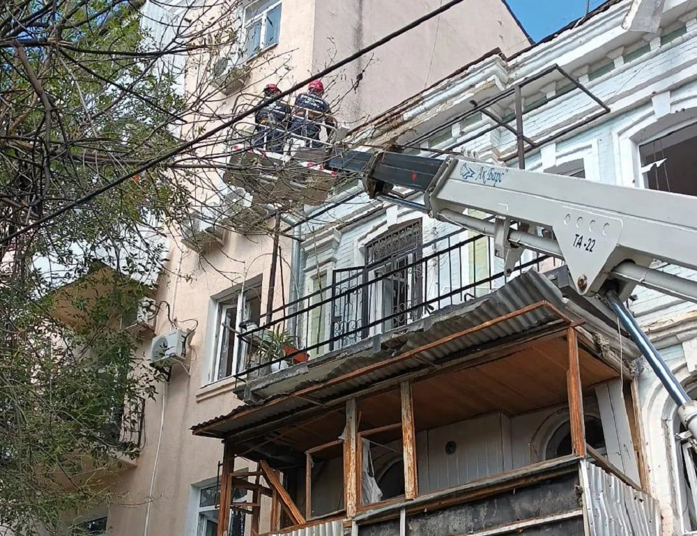 Появились снимки разрушенных беспилотником домов в центре Ростова-на-Дону