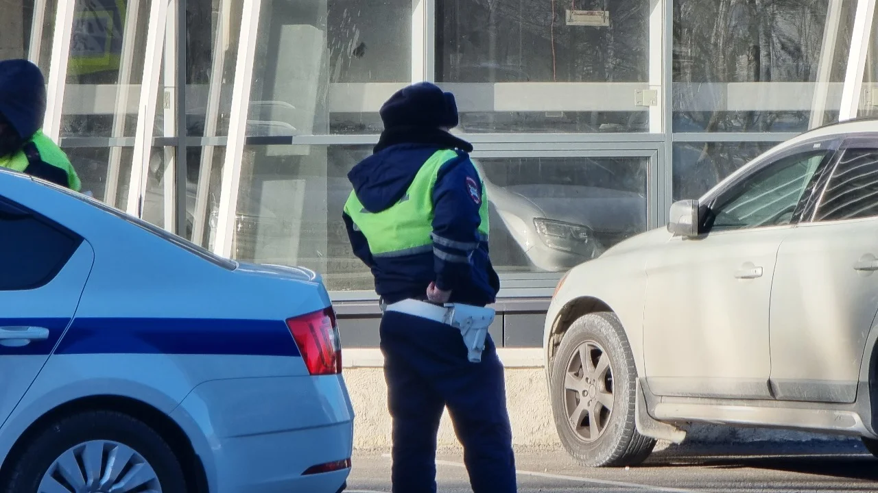 За эти предметы в машине грозит наказание вплоть до лишения прав: автомобилистов в России предупредили о проверках и нововведениях