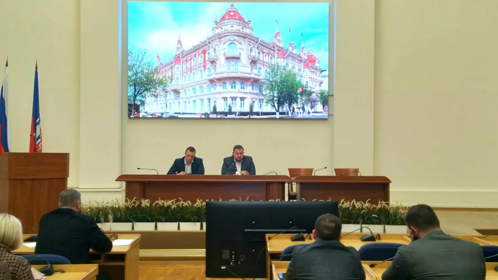 Власти Ростова собрали штаб для решения вопросов по весенней уборке города