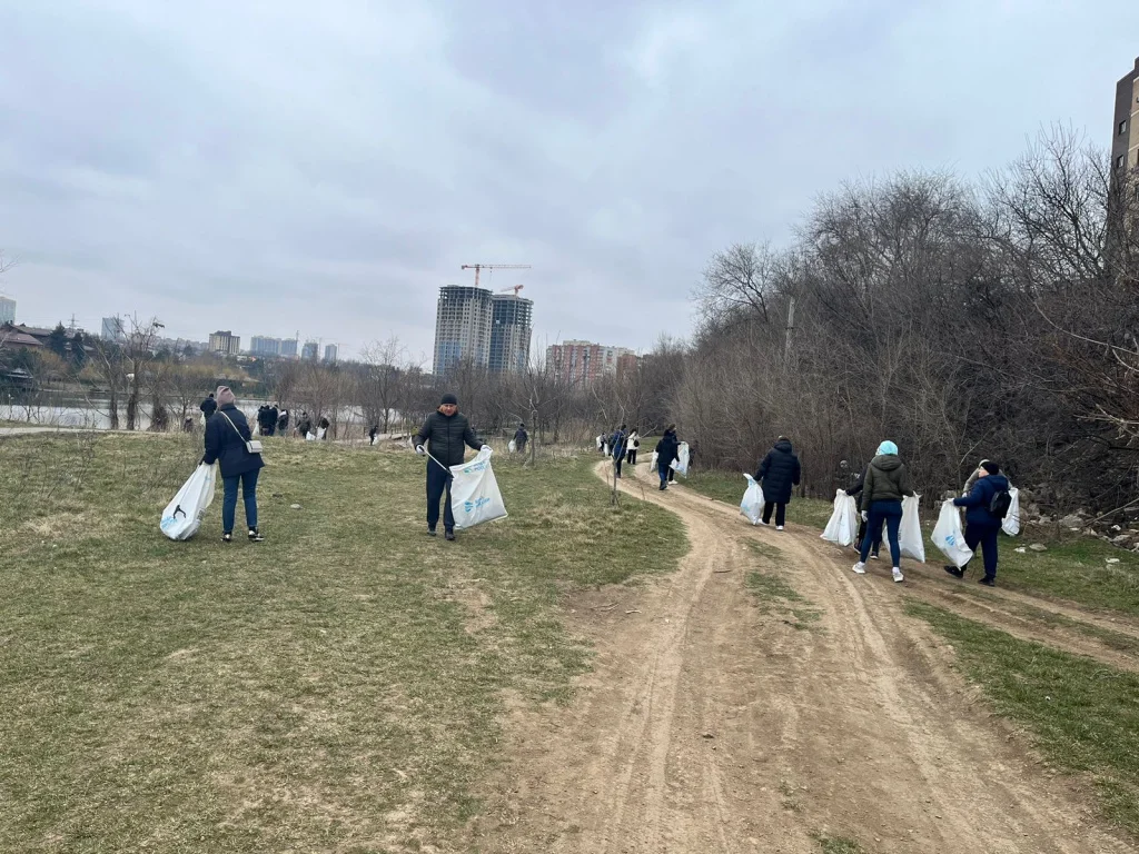 Более 300 тонн мусора собрали во время субботника в рамках «Месячник чистоты» в Ростове
