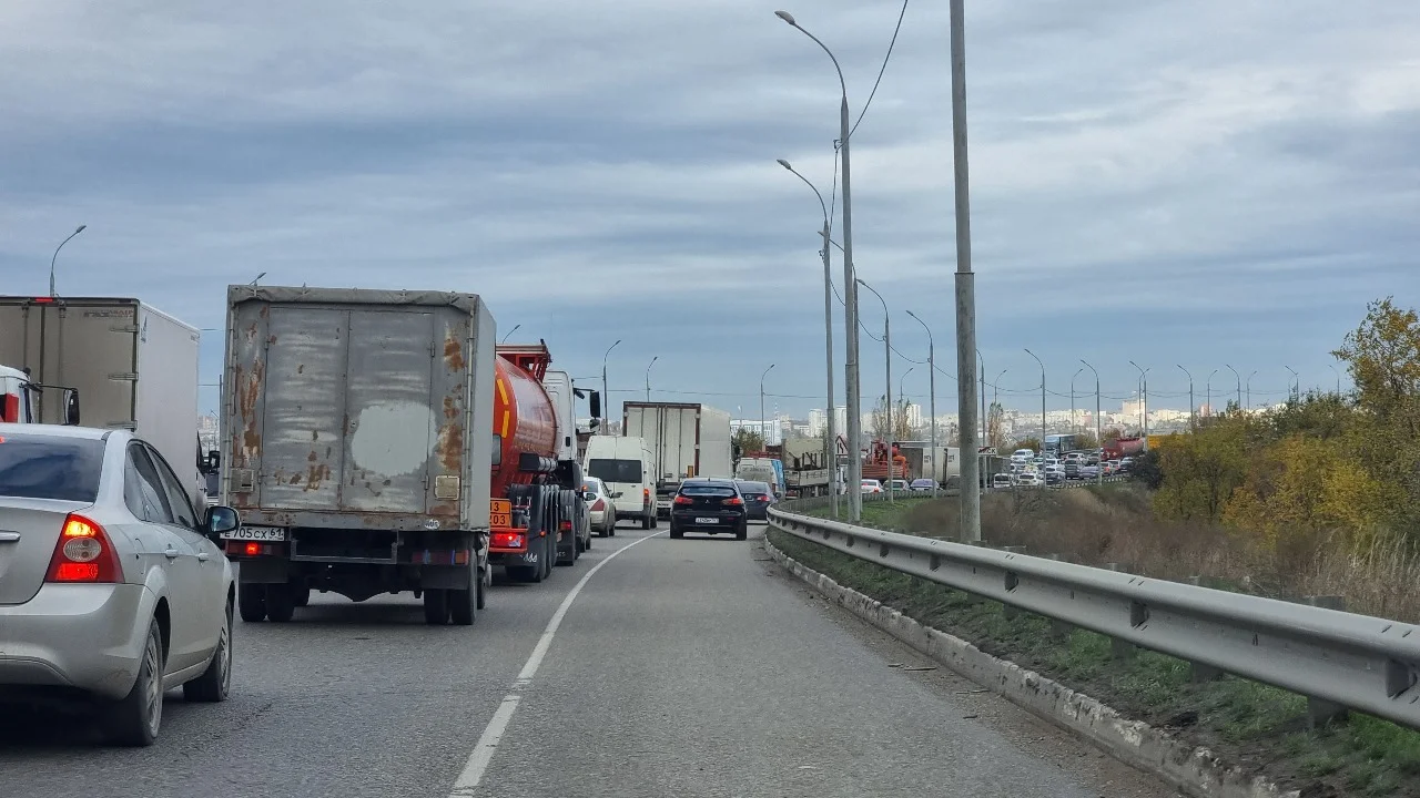 Трафик на автодороге из Ростова в Крым вырос в три раза в 2023 году