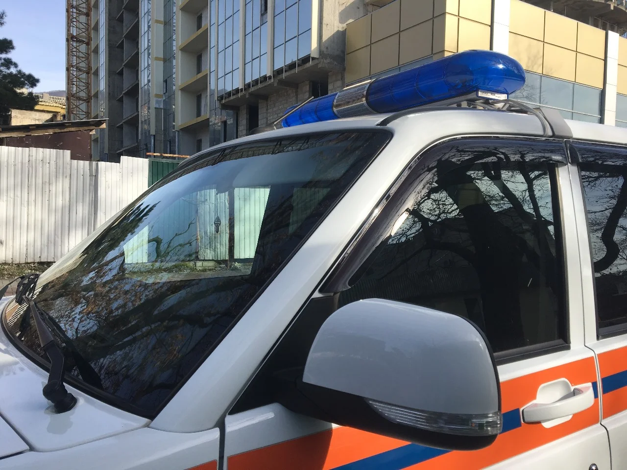 Закрыла мама. В Ростове из заблокированной машины спасли 8-месячную девочку