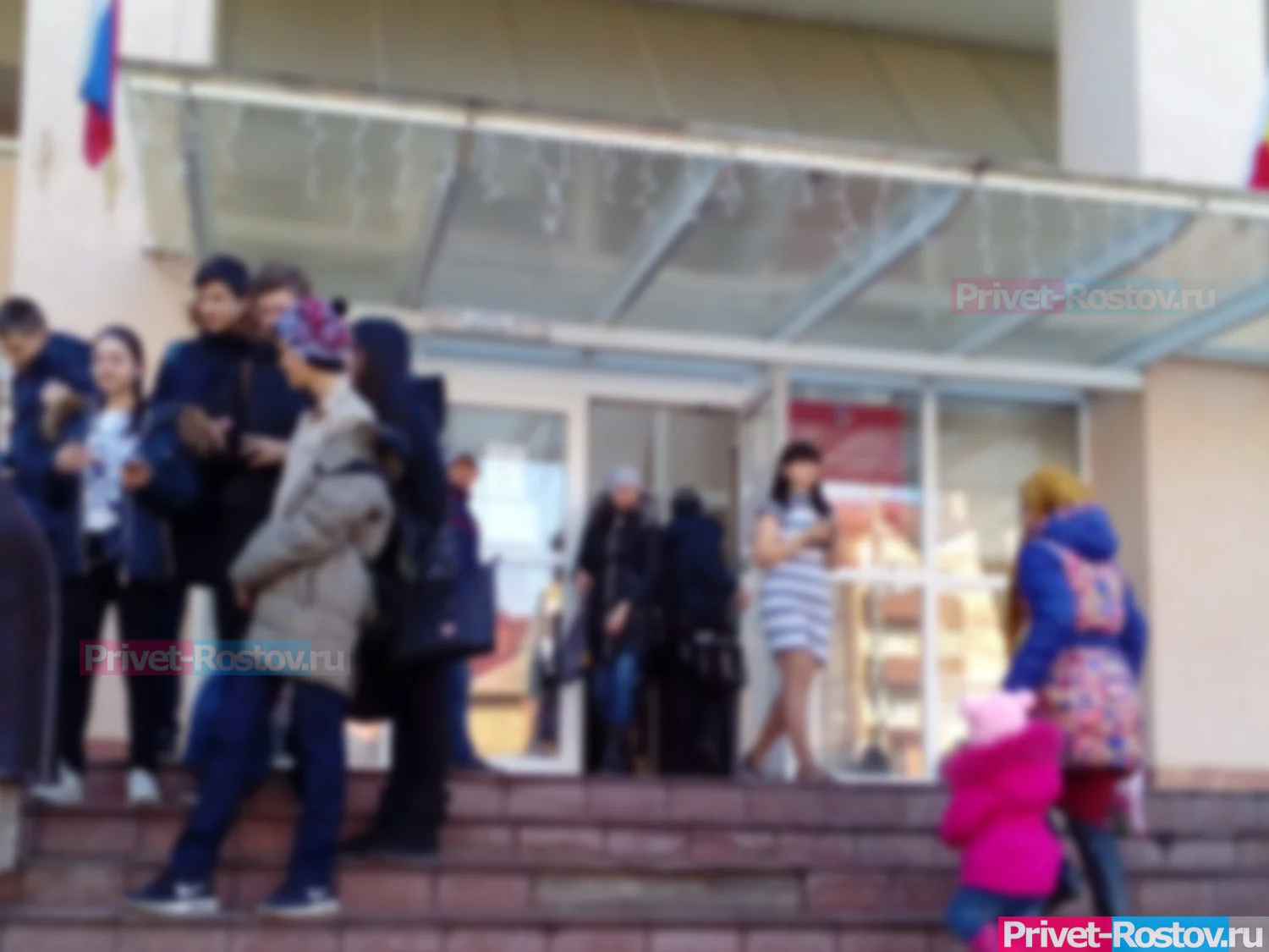 Жители Ростовской области просят перевести на удаленку всех школьников после теракта