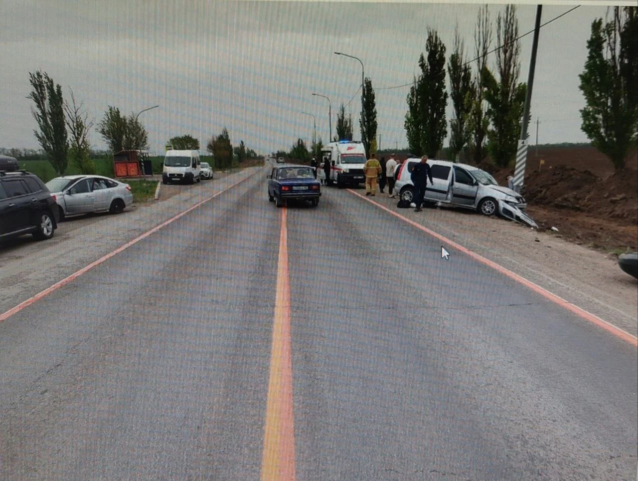 В Ростовской области машина вылетела с трассы, пострадали три человека
