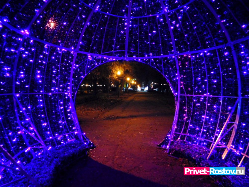 Новогодняя иллюминация в Парке имени Октябрьской революции