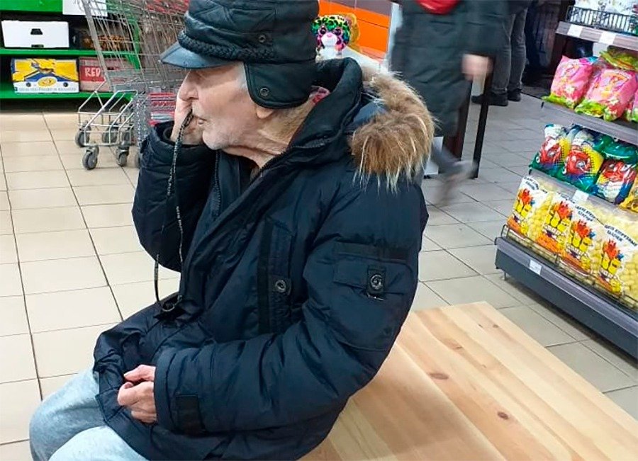 Выманив в Ростове у дедушки больше 400 тысяч рублей, мошенники завезли его в другой район