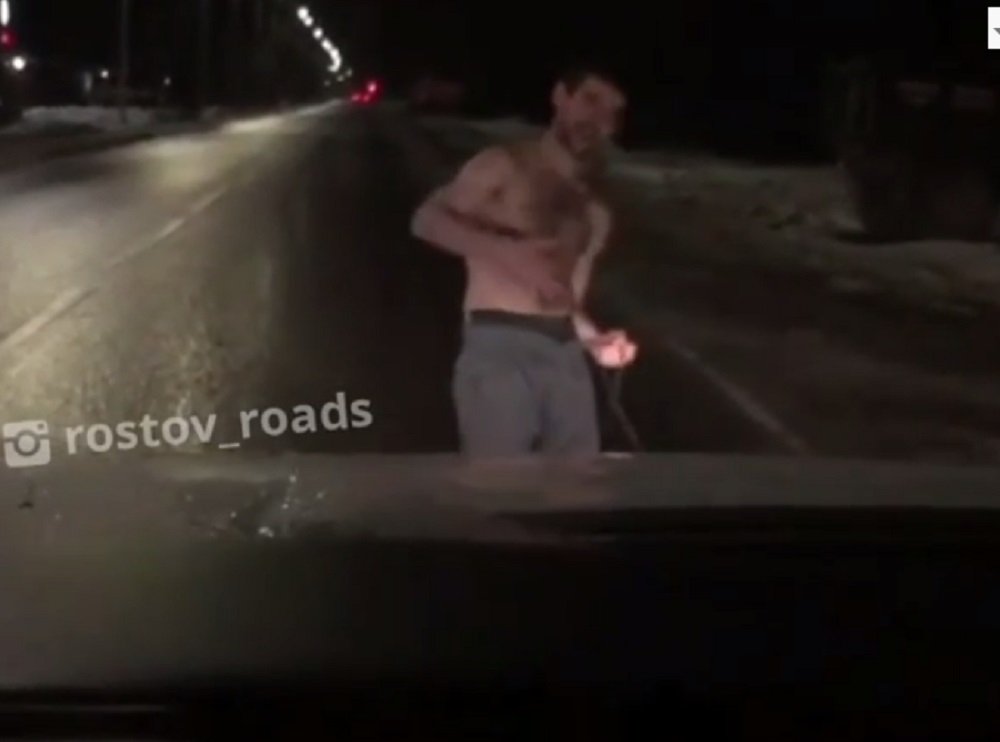 Пьяный мужчина кидался под машины в Ростове