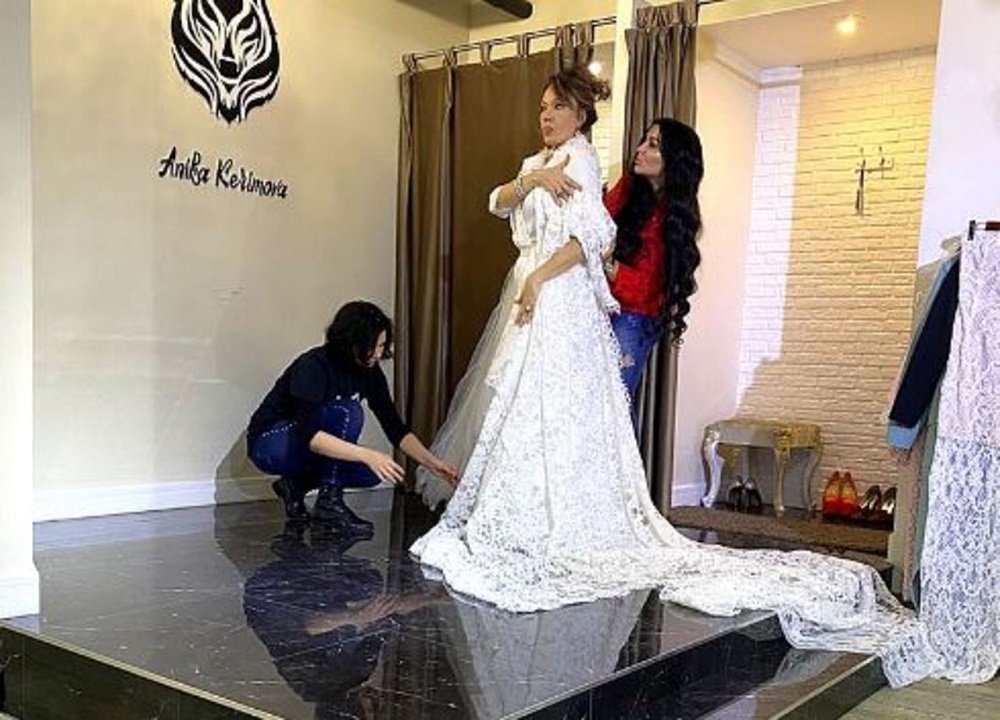 Шикарное свадебное платье Азизы произвело фурор на поклонников