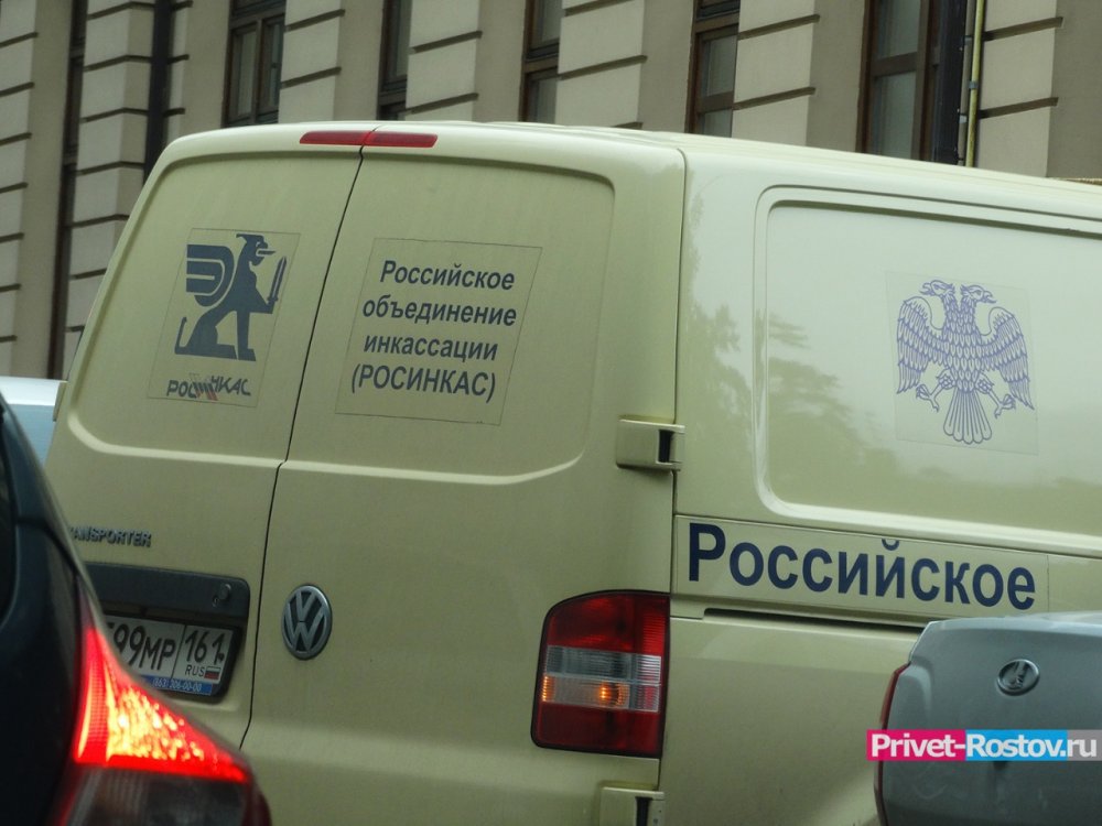 Машина инкассаторов насмерть сбила человека в Ростове