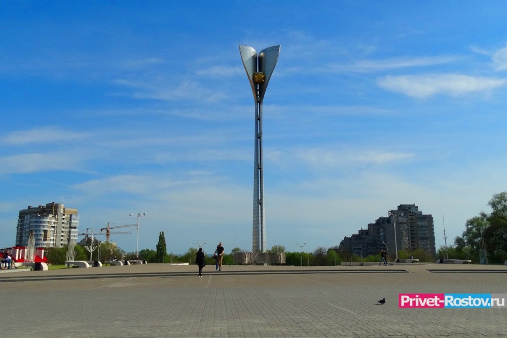 Новую подсветку сделают у стелы на Театральной площади в Ростове