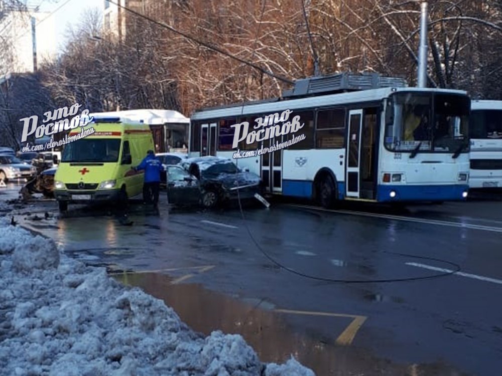 ДТП полностью парализовало движение в центре Ростова