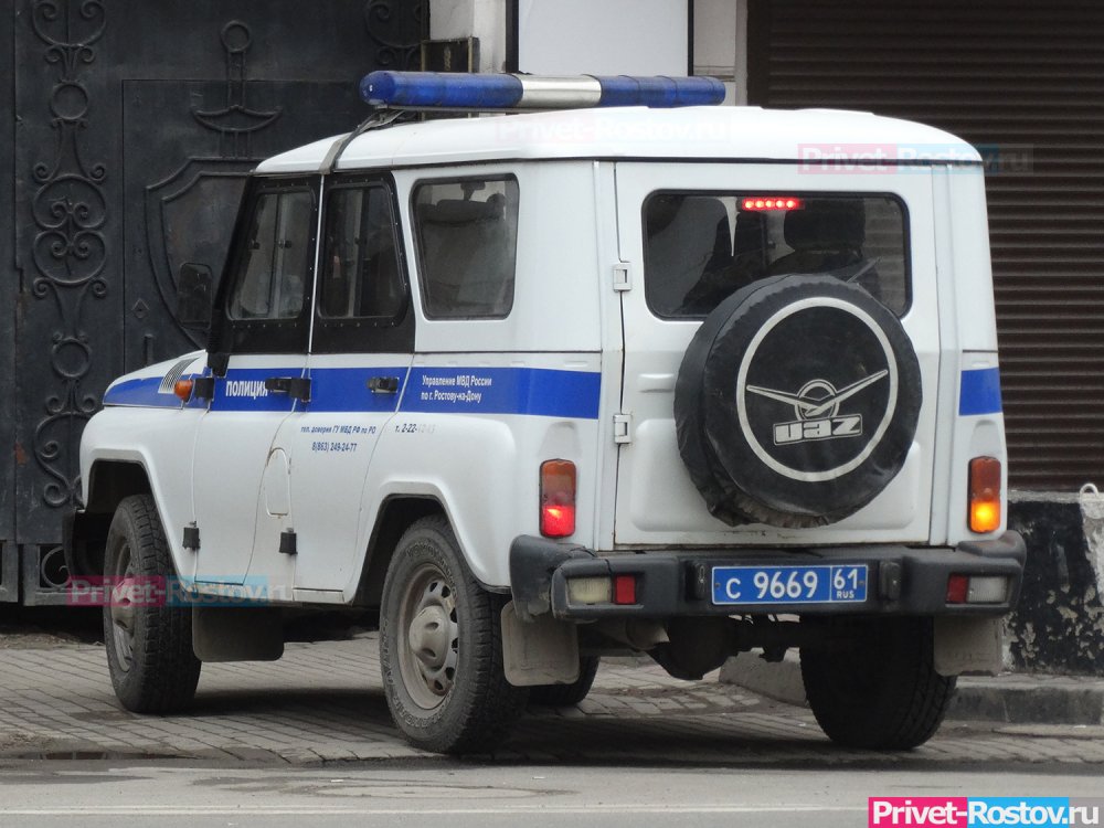 Полицейских в центре Ростова избили неизвестные мужчины на Lexus