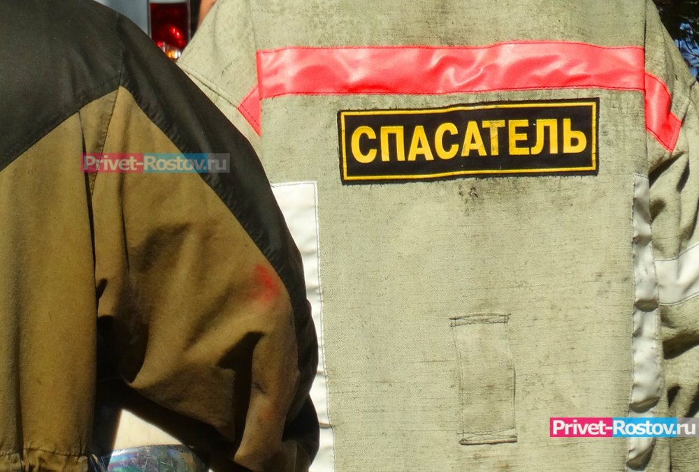 В Ростове спасатели вскрыли квартиру с беспомощной пенсионеркой