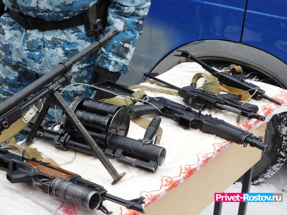 Битком набитый оружием автомобиль таможенники не заметили на границе в Ростовской области