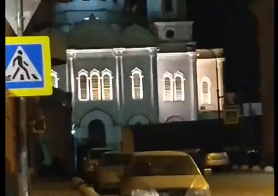 Ростовчан насторожила странность на фасаде собора