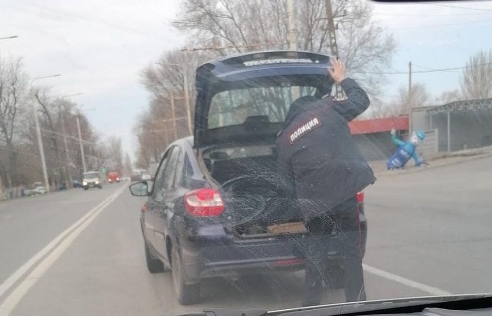 Ростовчанка благодарит полицейского за помощь в трудную минуту на дороге