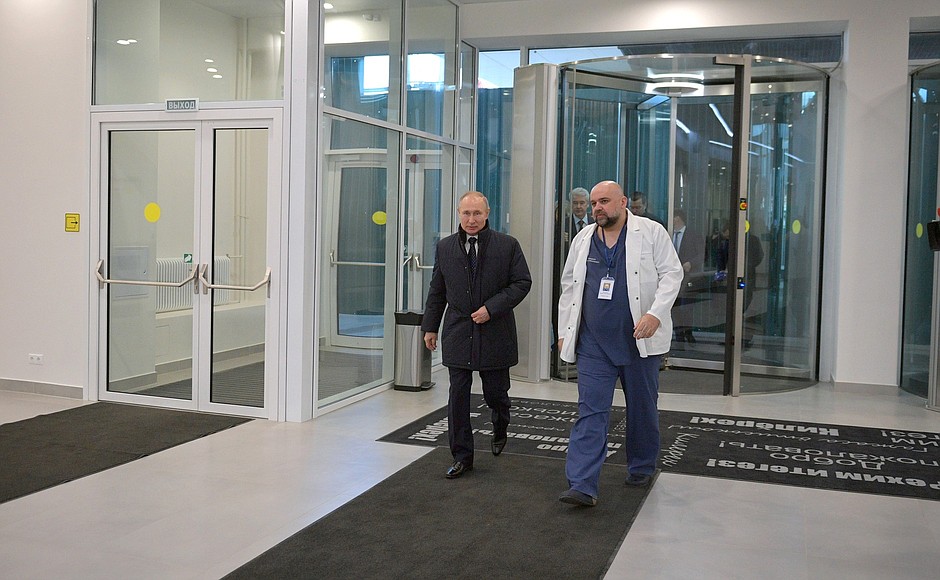 Путину посоветовали готовиться к двум сценариям по коронавирусу