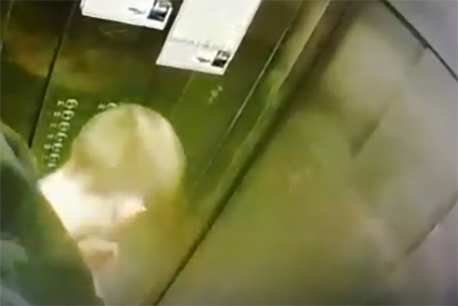 «Мамкин боец»: лифтовой вандал попал на видео в Ростове